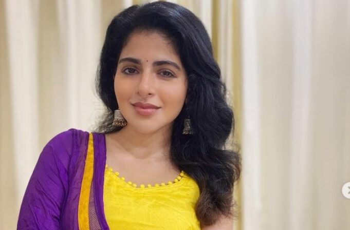 தடுப்பூசிக்கு எப்படி பதிவு செய்வது: தெளிவாக விளக்கிய நடிகை ஐஸ்வர்யா மேனன்!