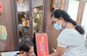 வீட்டிலேயே தடுப்பூசி போட்டுக் கொண்ட இயக்குநர் இமயம் பாரதிராஜா!