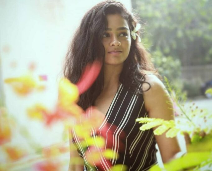 தடுப்பூசி போட்டுக் கொண்டேன்: பக்க விளைவு இல்லை: சூப்பர் டீலக்ஸ் நடிகை காயத்ரி ஷங்கர்!