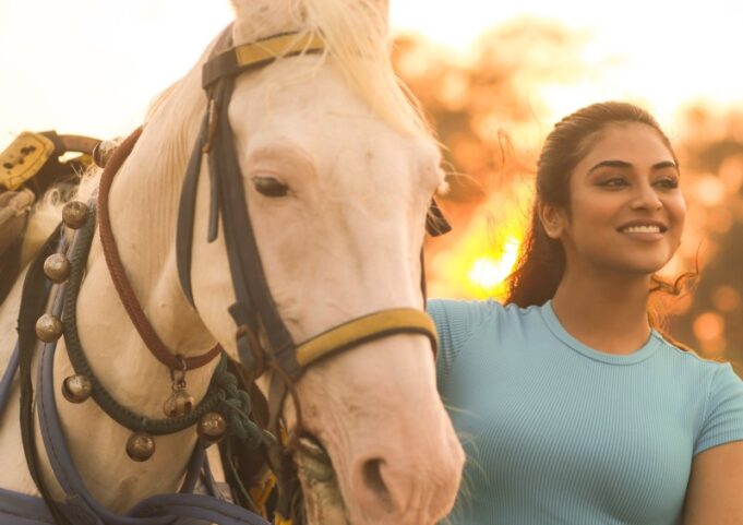நண்பனை அறிமுகம் செய்த நடிகை பிகில் பட இந்துஜா!
