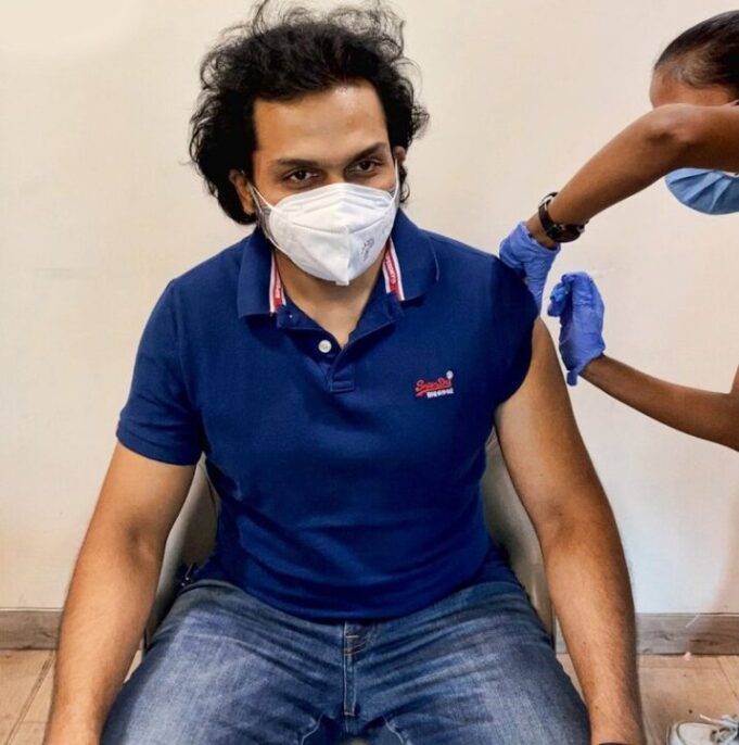 இவரே இப்பத்தான் ஊசி போட்டுருக்காரா? முதல் ஊசி போட்டுக் கொண்ட கார்த்தி!