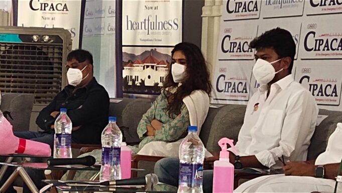 நோயாளிகளுக்காகவே ஆசிரமம் திறந்த சண்டக்கோழி இயக்குநர்!