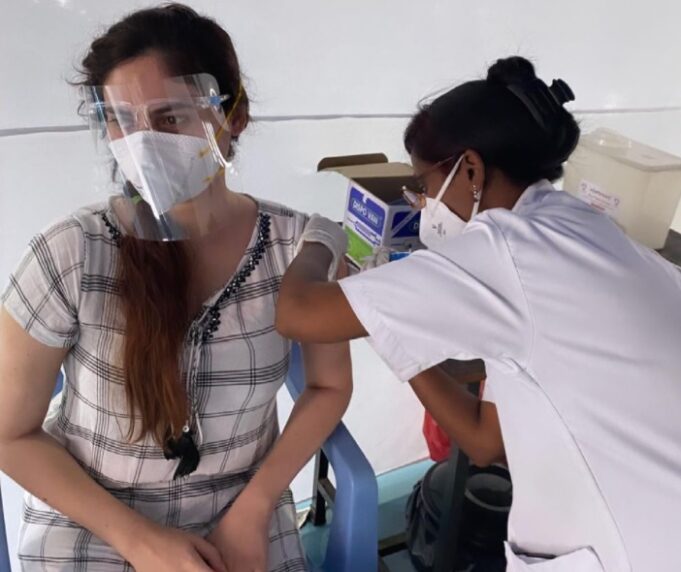 சில வாரமாவே பயம் இருந்தது: கொரோனா தடுப்பூசி போட்டுக் கொண்ட ஷெரின் ஓபன் டாக்!