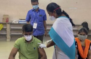 நாட்டுக்காக தடுப்பூசி போட்டுக்கோங்க: விடுதலை பட ஹீரோ!