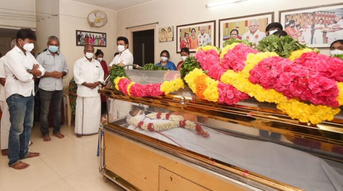 Ore Raththam Director: முதல்வரின் முதல் படத்தை இயக்கிய இயக்குநர் காலமானார்!