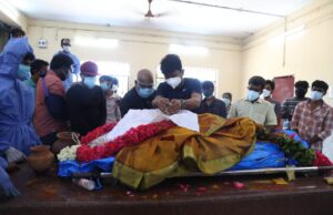 Sindhuja: அருண்ராஜா காமராஜின் மனைவி சிந்துஜா உடலுக்கு உதயநிதி ஸ்டாலின் அஞ்சலி!