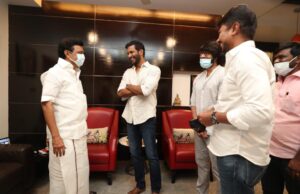 மருந்துக்குக் கூட கஷ்டப்படுகிறார்கள்: தமிழக முதல்வரை சந்தித்து பேசிய விஷால்!